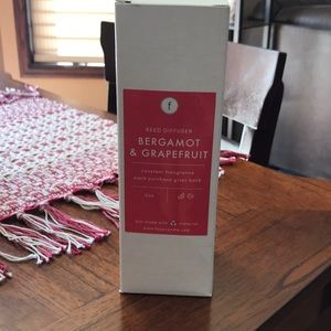 Causebox Bergamot & Grapefruit Reed diffuser.